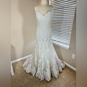 Pronovias lace mermaid open back (sample gown, NEVER ALTERED) wedding gown 8